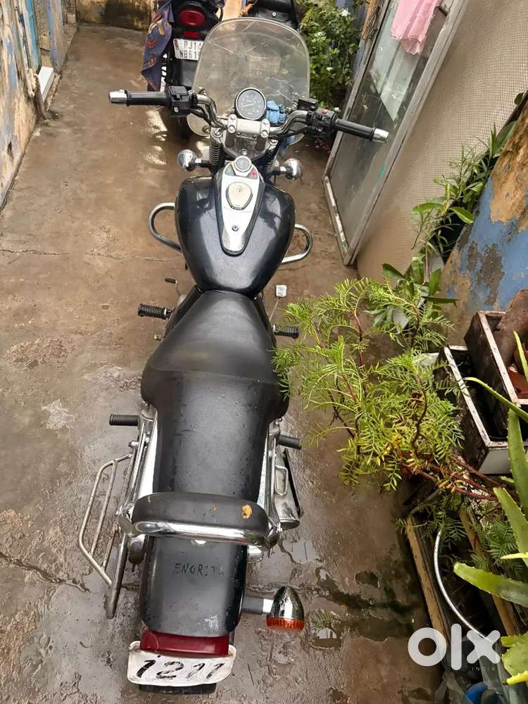 Bajaj Avenger