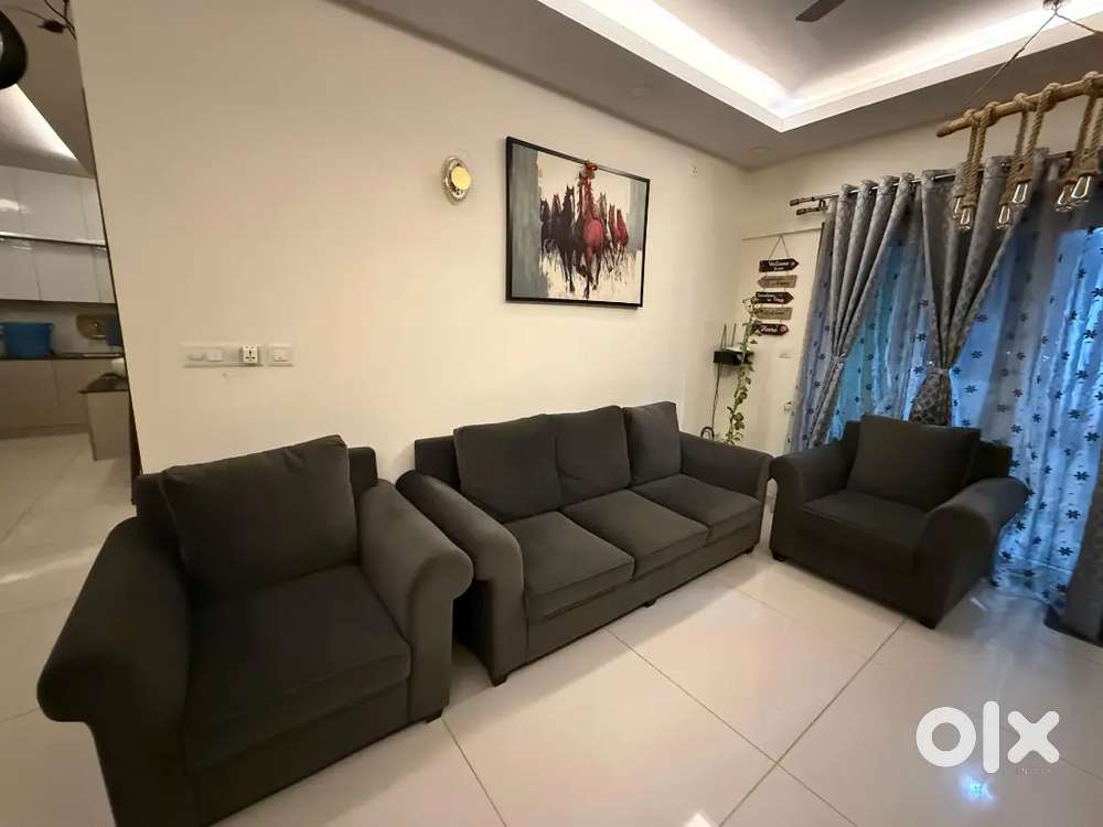 5 Seater Sofa Set (3+1+1).