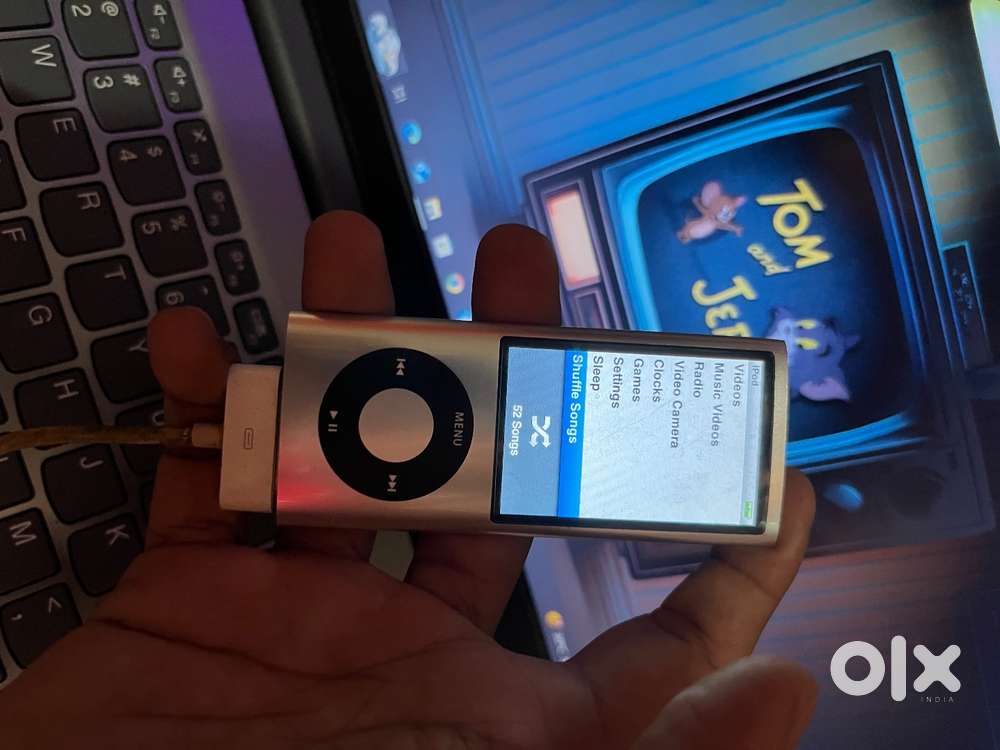 Ipod nano 5 gen 8gb fully working battery dead