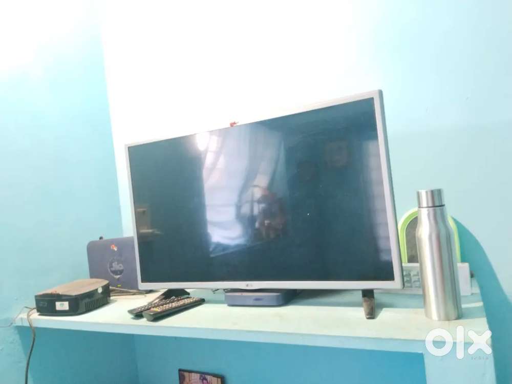 LG 32 inches LCD TV for sale which is 5 years old