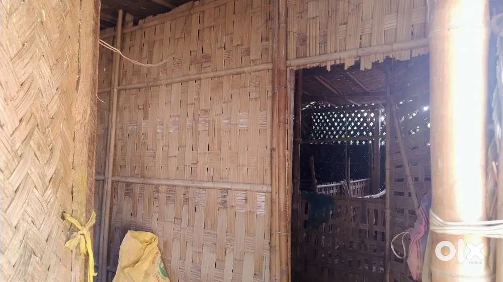 মুরগি ফার্ম / ঘর বিক্রি করা হবে।