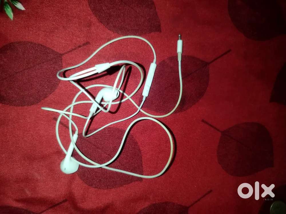 I phone earphone