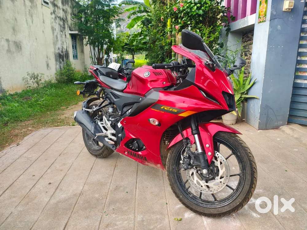 Yamaha R15 V4