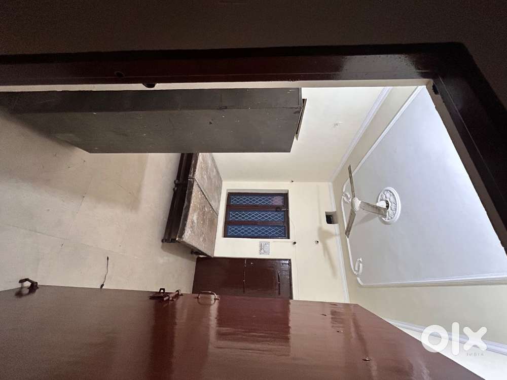 Looking for a flat mate