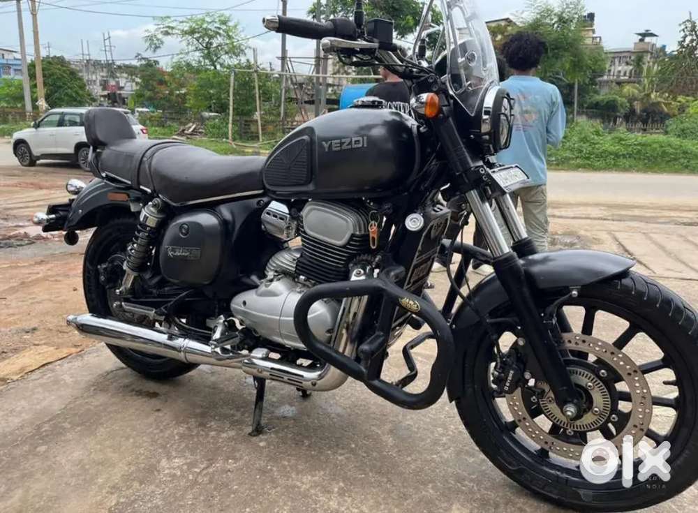 Fixed Price Yezdi Roadster top model in excellent condition