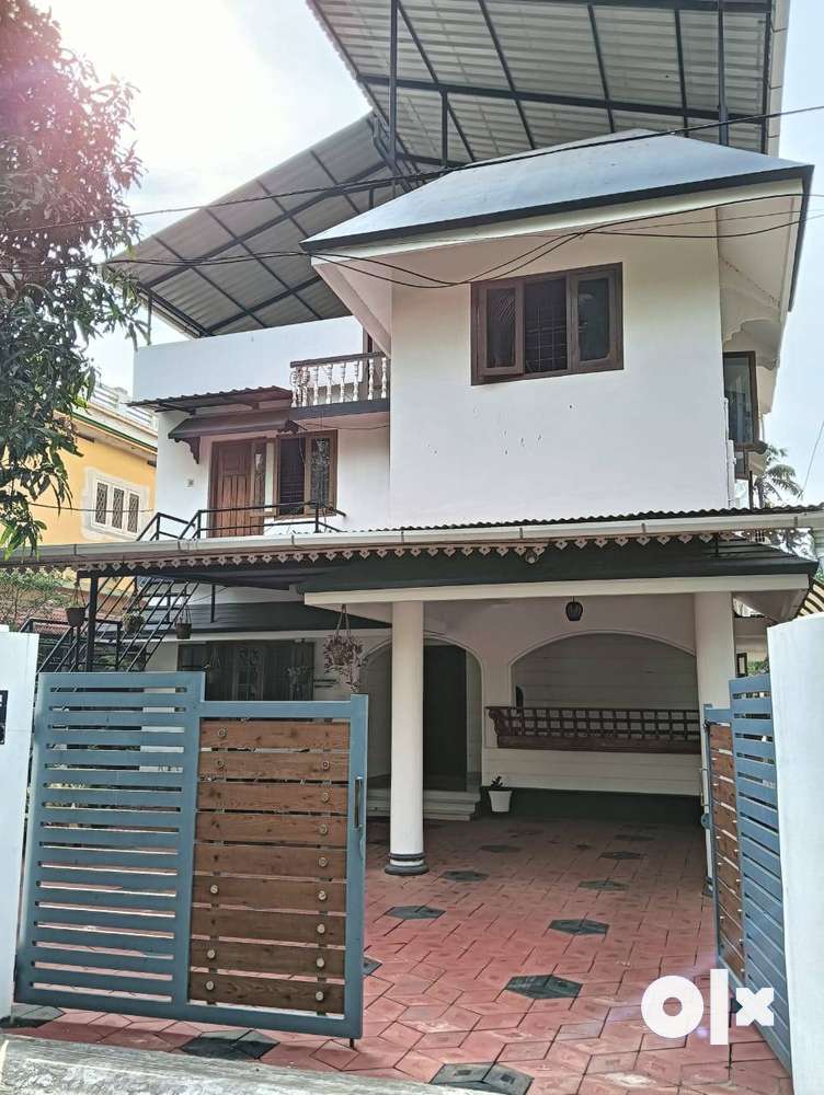 5 BHK House with 2300sq for rent Near Ayyanthole - Thrissur