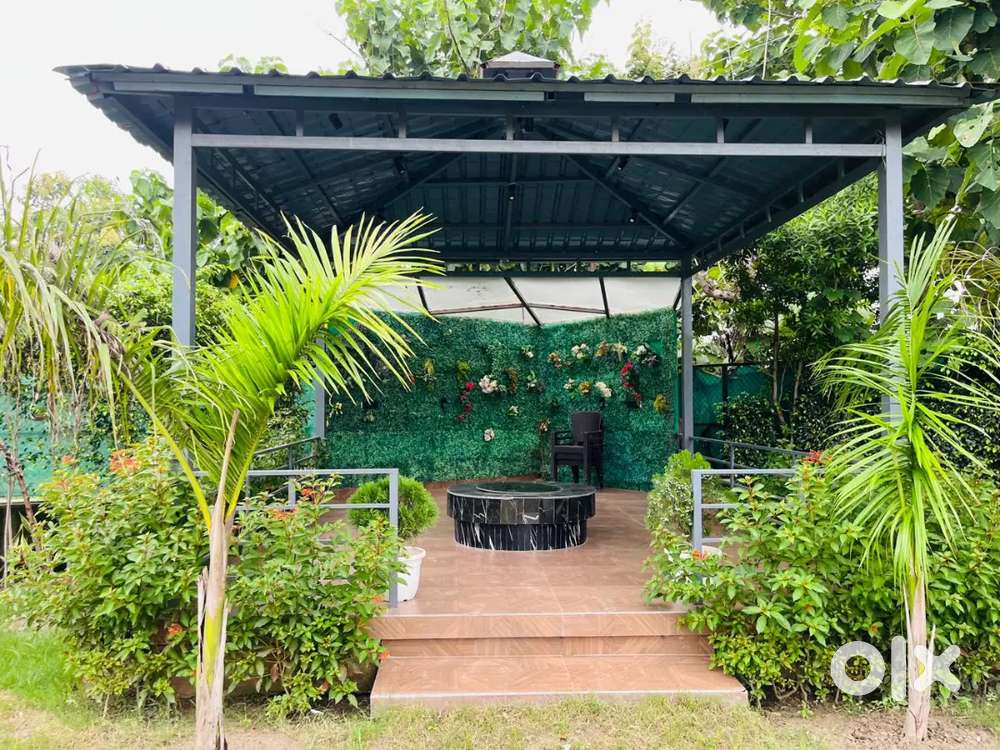 Russian and Indian female for club event