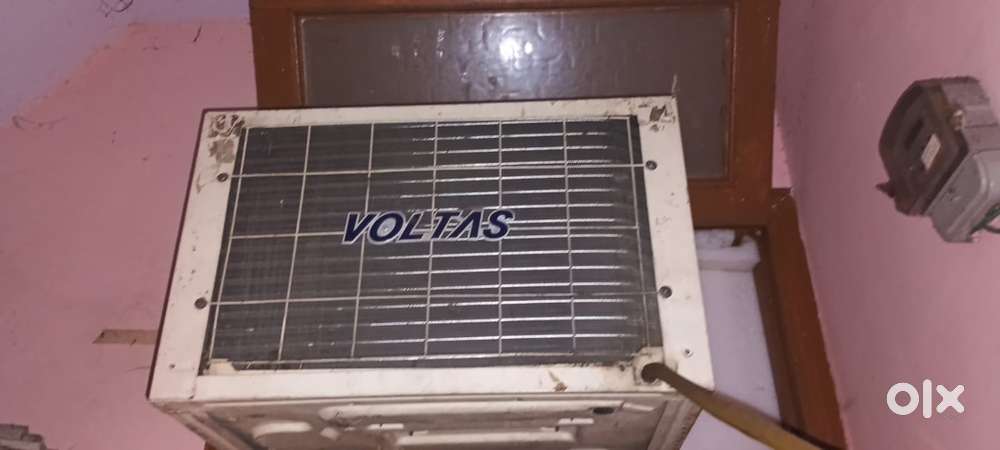1 ton AC excellent condition