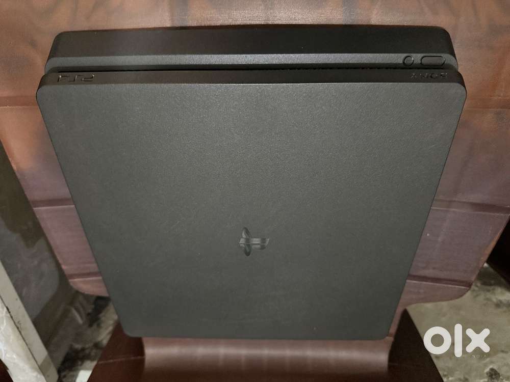 Ps4 Slim Sony, With 3 Joysticks, And Games Cds