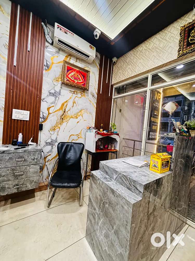 Salon fully furnished