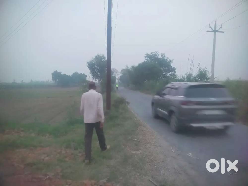 3 बीघा खेत मात्र 30 लाख रूपए बीघा 15 मिनट के समय मे एयरपोर्ट पहुँचए