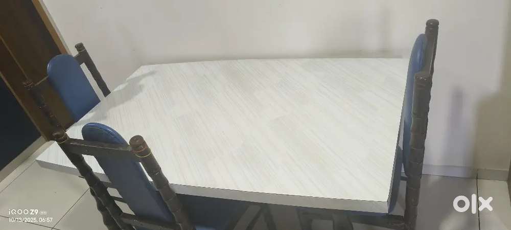 Dining table with 4 chair