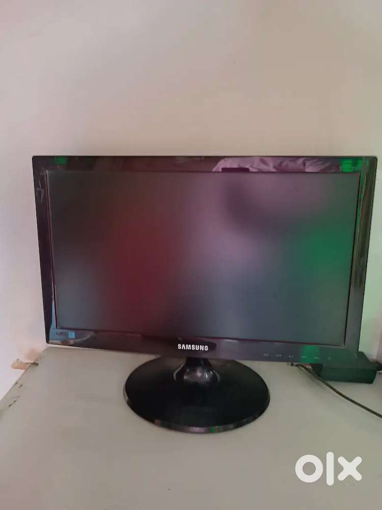 2 CPU, 12 monitors, 12 keyboards, 12 mouse, 2 speaker set,9 ThinClient