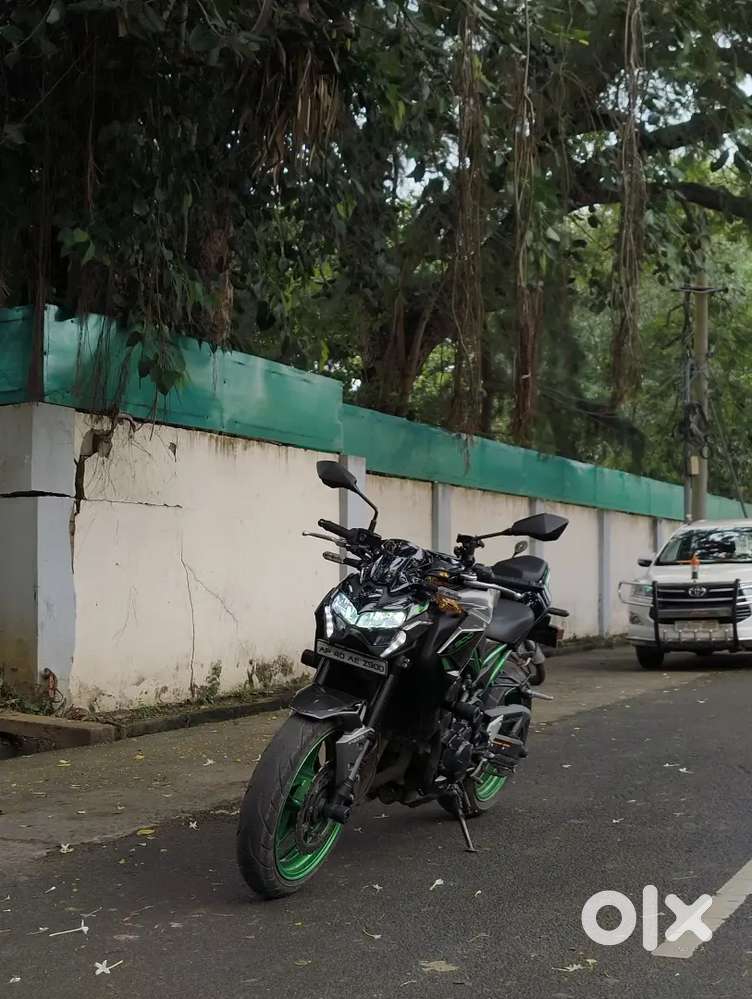 Kawasaki Z900 black green colour with SC project full system