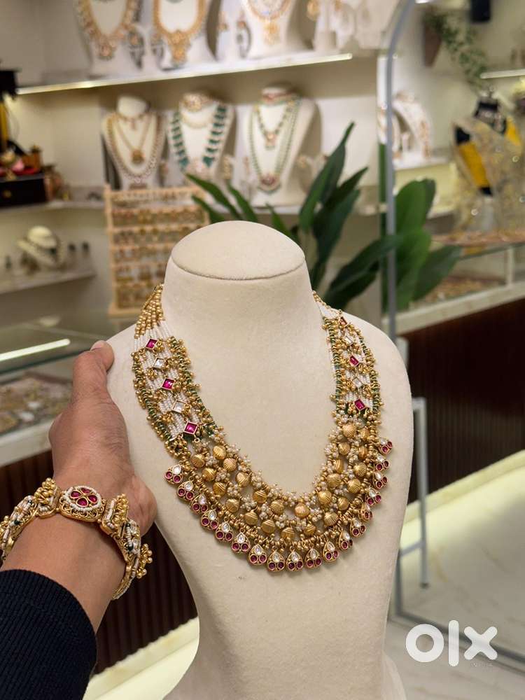 Imitation jewellery shop sales girl vancancy