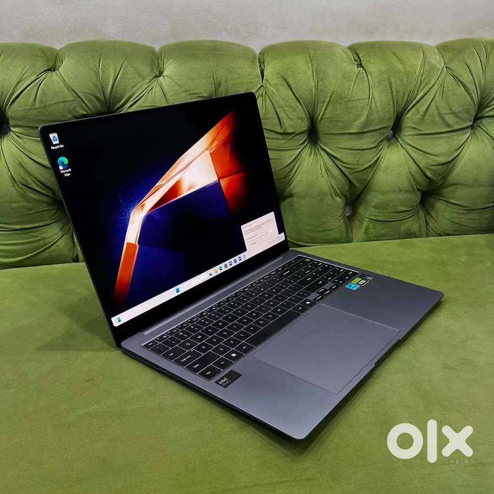Samsung Galaxy Book4 Ultra (Moonstone Gray, 32GB RAM, 1TB SSD)