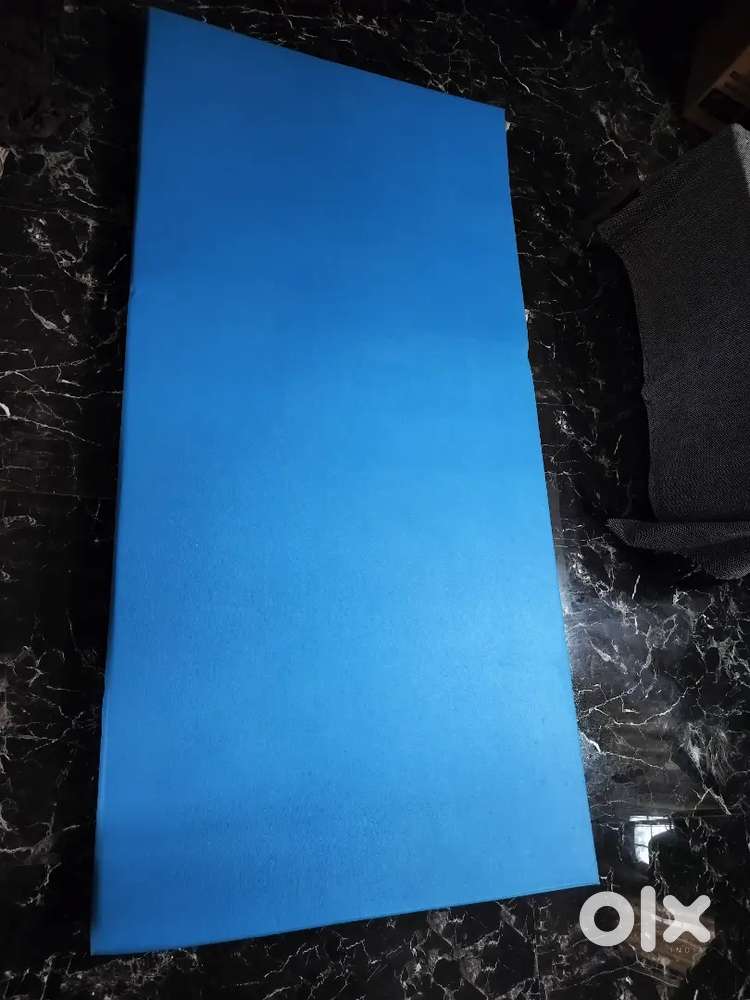 Foldable hospital mattress in excellent condition