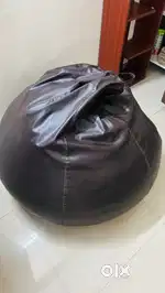 Tabel, bean bag and metal stand and cooler