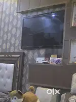 2 tv 1 samsung 43 inch , 2 redmi 32 inch