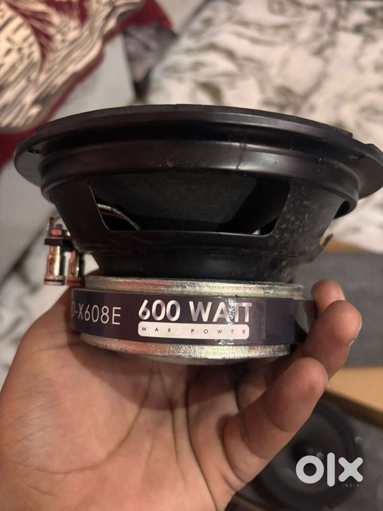 Mid range speaker 600w (150) rms ka hai