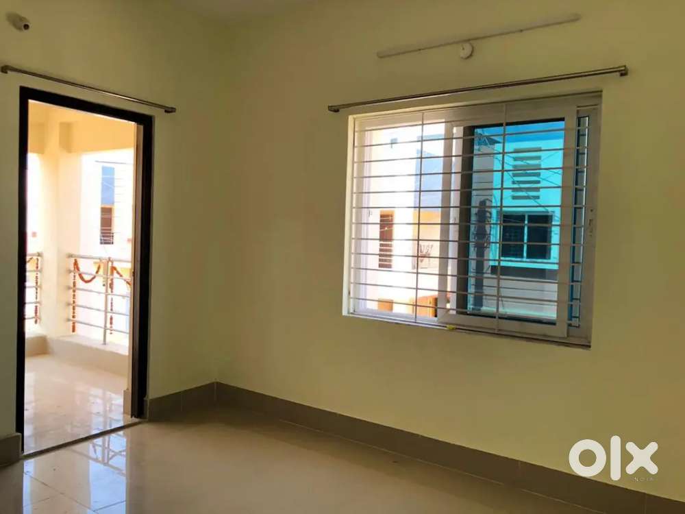 1 Rk Available In A Apartment