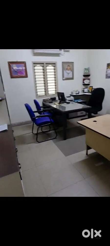 Commercial office for rent in kalasipalya 1st floor