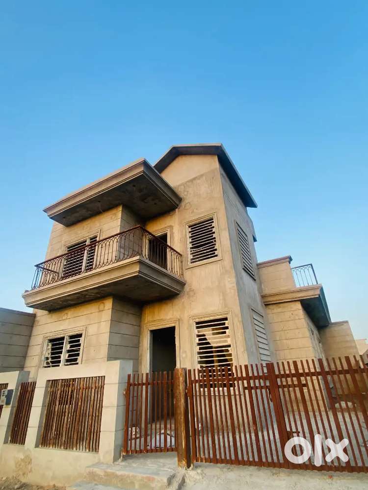 Villa with Lawn Inside