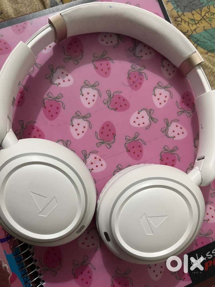 boat rockerz Headphone with box