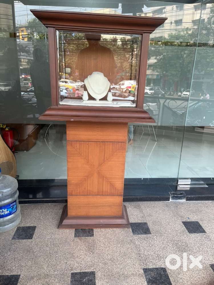 Jewellery Display/Showcase Pedestal