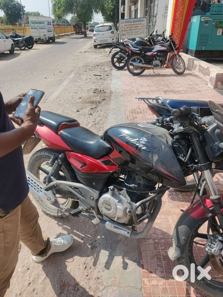 Bajaj pulsar 2016 model in good condition single hand used