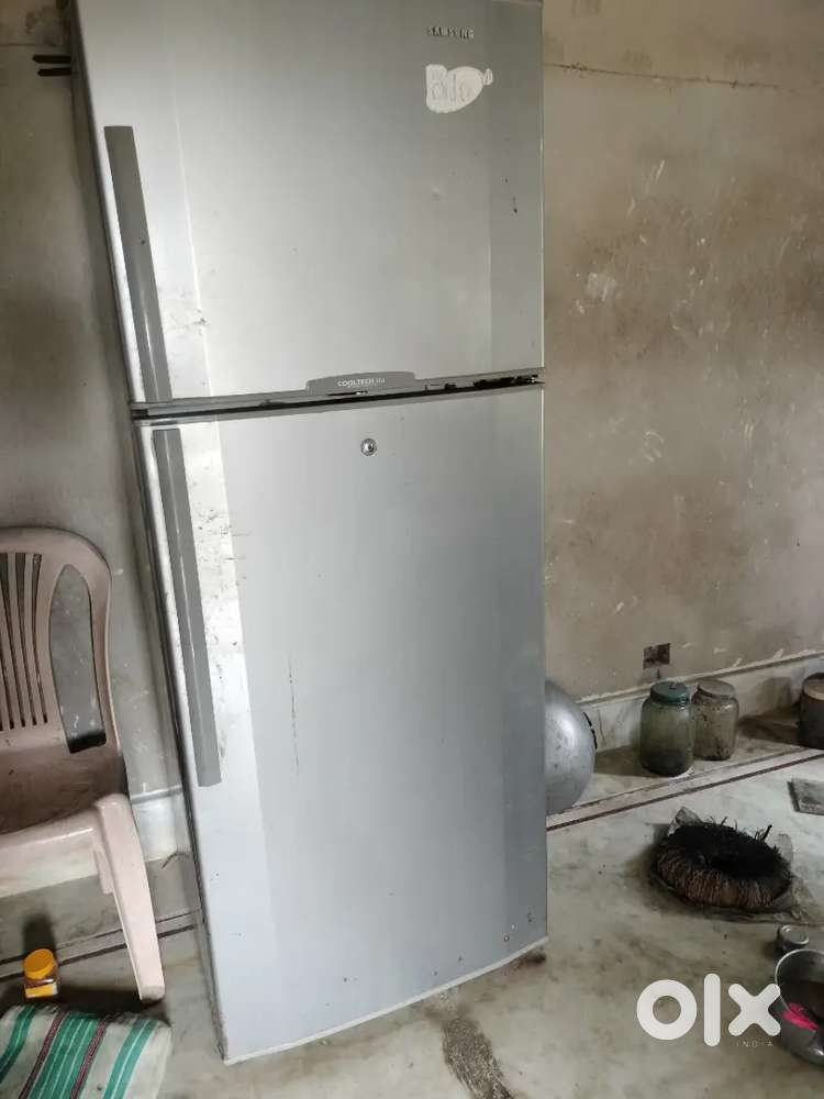 Refrigerator bechana hai