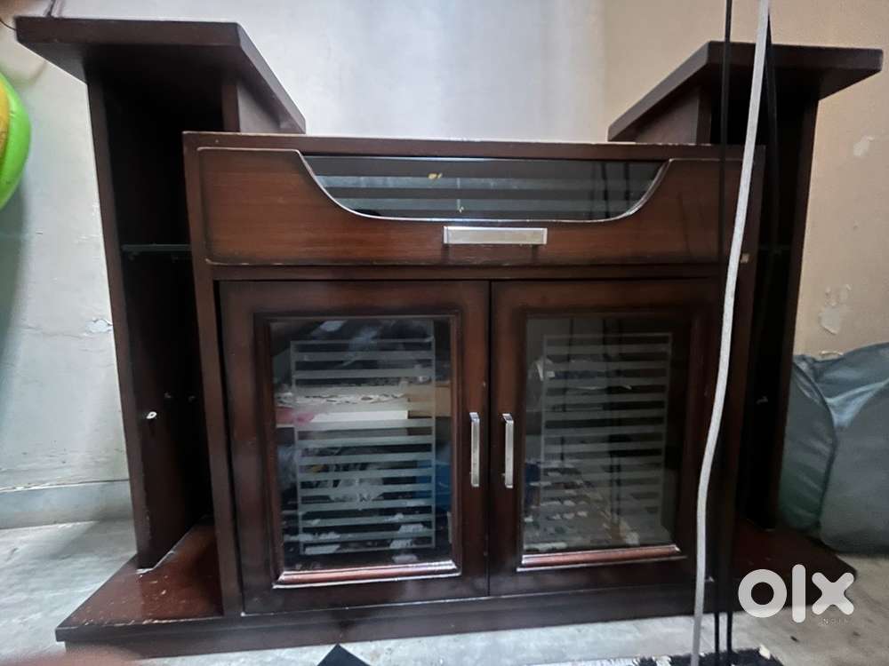 showcase, very good condition