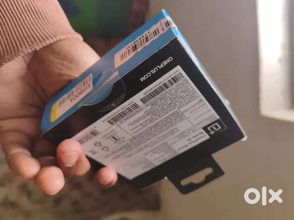 Fully new airbuds available realme..oneplus available