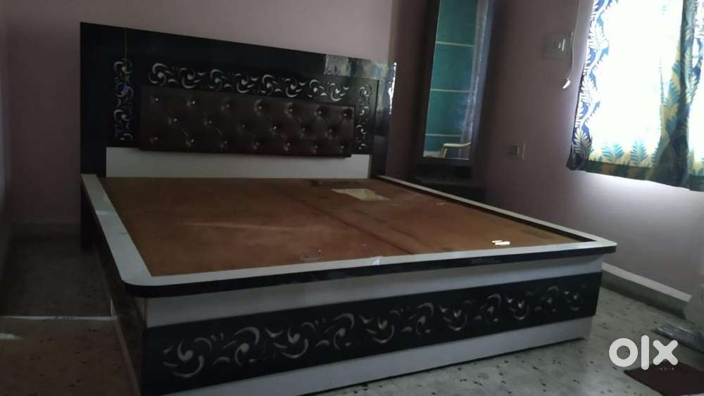 Queen size Bed