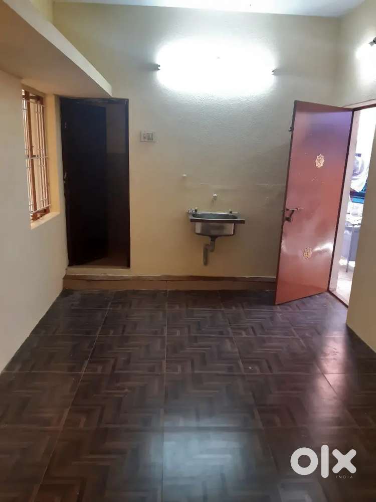 SINGLE ROOM WITH ATTACHED TOILET