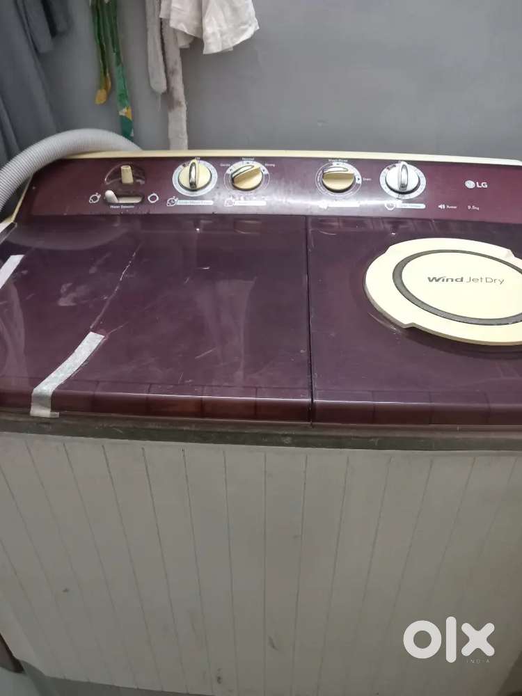 L.G Semi automatic machine in good condition