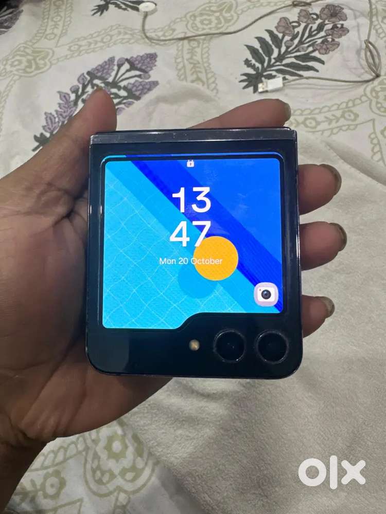 Samsung  Z  flip 5 with bill box only 30000