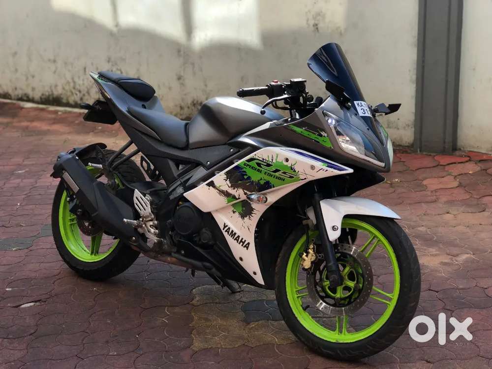 YAMAHA R15 V2 SPECIAL EDITION SPARKY GREEN