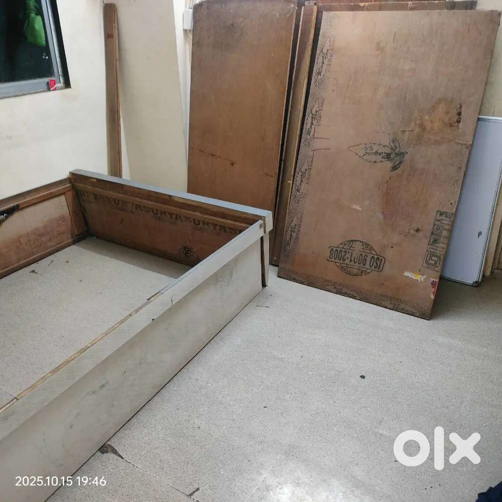 Wooden Bed  and computer table at Cheap rate