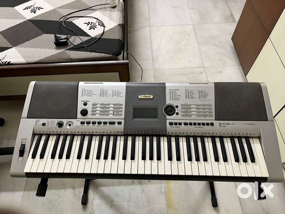 Synthesiser with stand