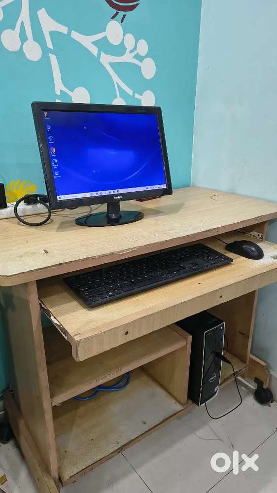Dell I3 desktop with computer table