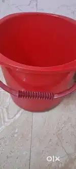 Plastic bucket