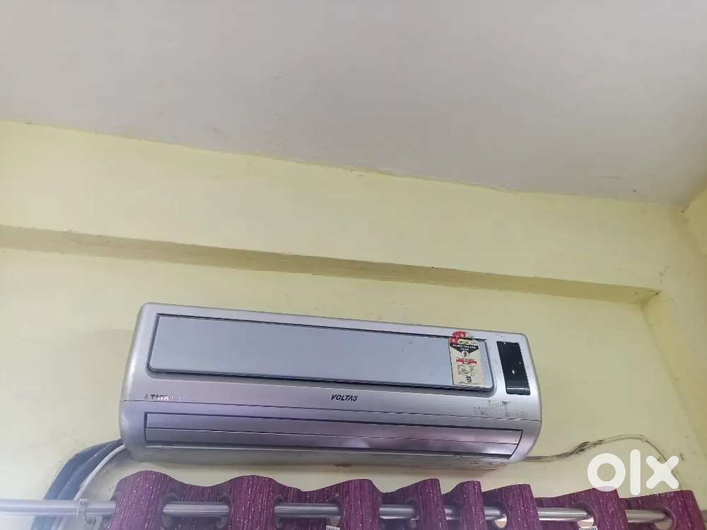 Voltas 3 star AC 1 tone