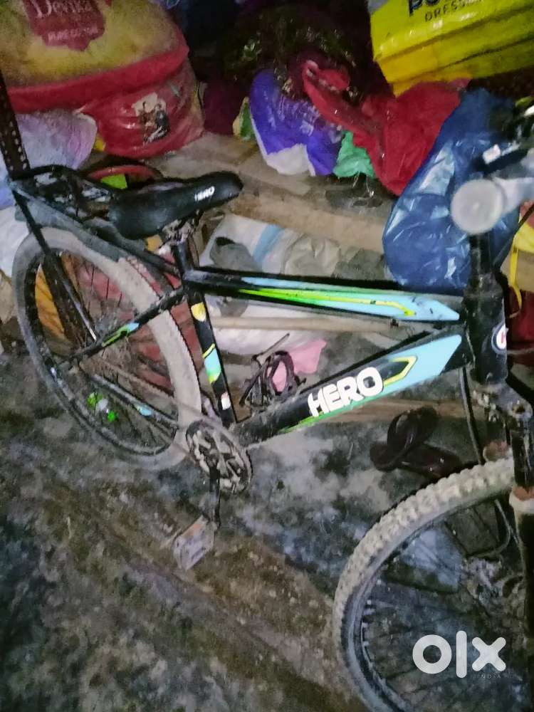 hero double disc cycle with front suspension -excellet condition