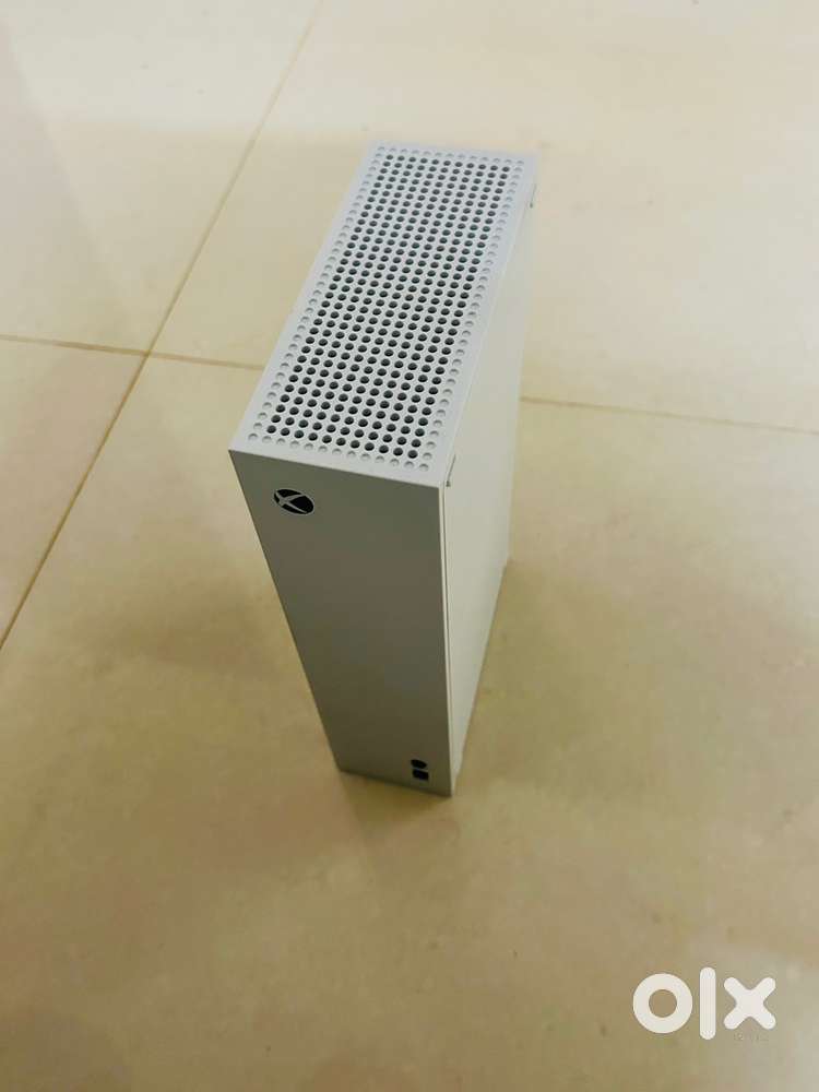 Xbox Series S 1TB White – Excellent Condition – Under Warranty