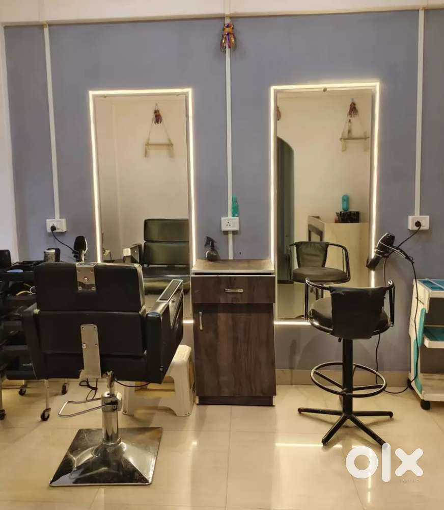 PROFESSIONAL BEAUTICIAN STAFF WANTED , EXPERIENCED IN SKIN & HAIR