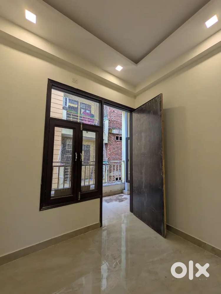 For sale prime location near gaur city 2