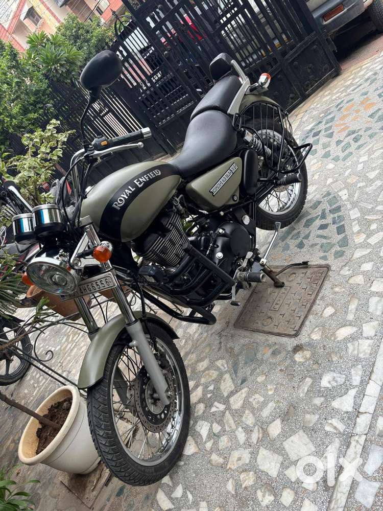 Royal Enfield Thunderbird 350 – Doctor Driven – 14,000 km – Wrapped