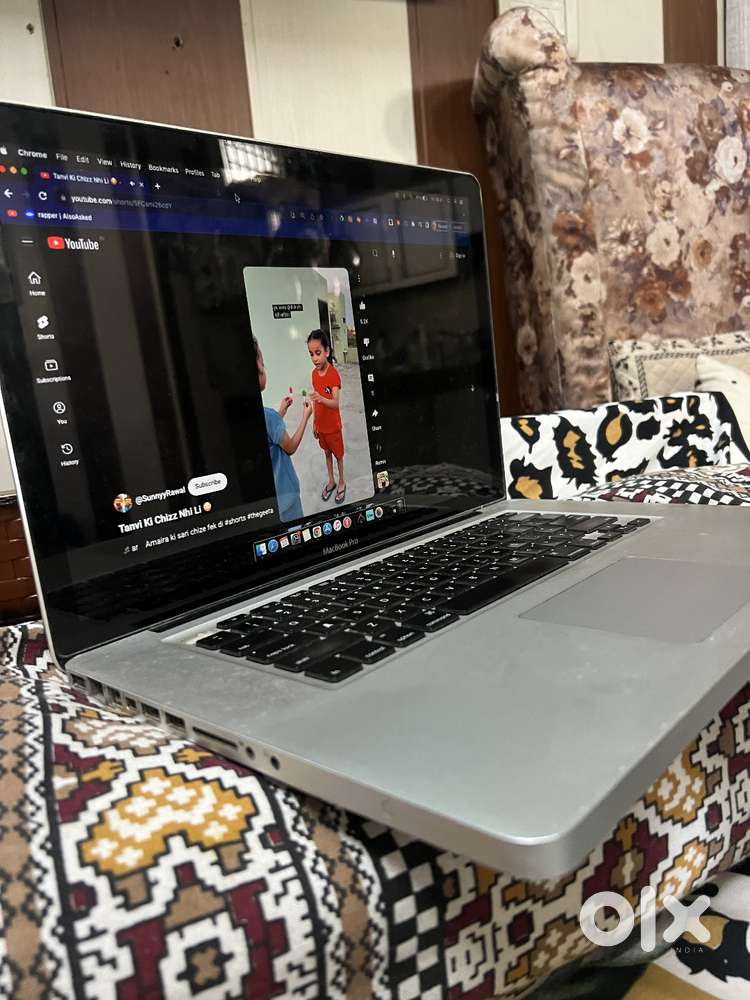 2 Apple MacBook Pro big screen 2011-small screen Samsung best Memory