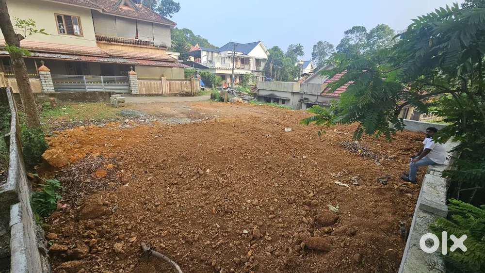 House Plot 7 Cent for SALE in Ettumanoor town 200Mtr from MC Road side